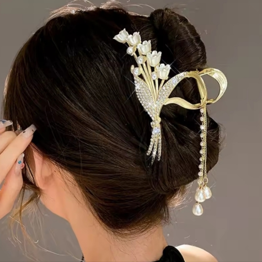 Brand New Gold Tone White Flower Rhinestone Pearl Dangle Hair Claw Clip